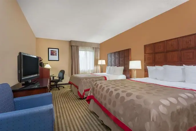 Ramada by Wyndham Columbus Polaris Hotel 