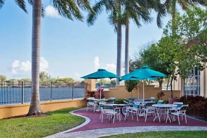 La Quinta Inn & Suites Fort Lauderdale Airport