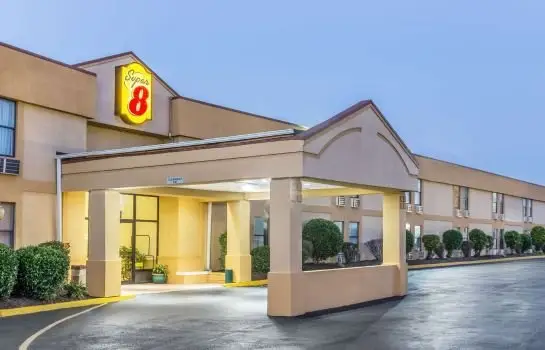 Super 8 by Wyndham Knoxville Downtown Area