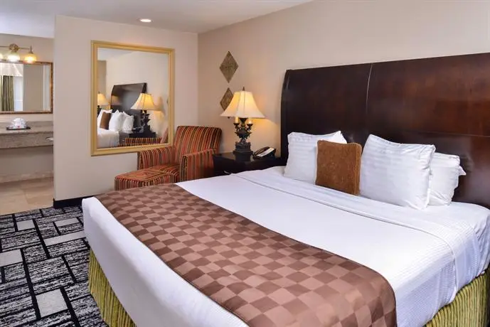 Best Western Plus Meridian Inn & Suites Anaheim-Orange 