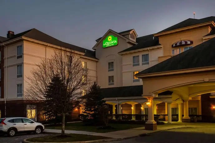 La Quinta Inn & Suites Islip MacArthur Airport