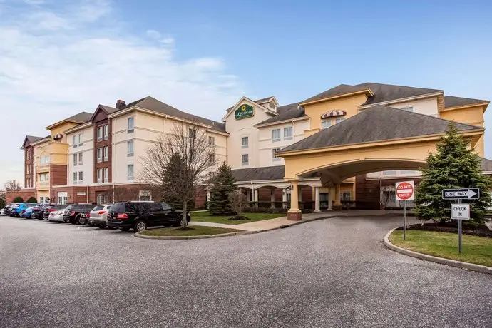 La Quinta Inn & Suites Islip MacArthur Airport