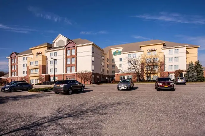 La Quinta Inn & Suites Islip MacArthur Airport