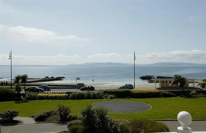 Galway Bay Hotel Conference & Leisure Centre 