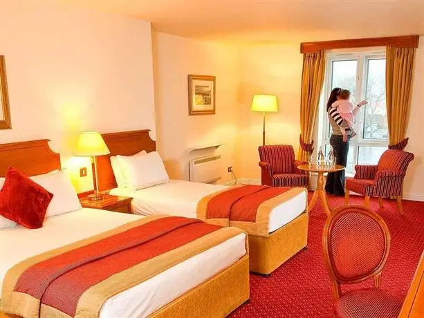 Galway Bay Hotel Conference & Leisure Centre 