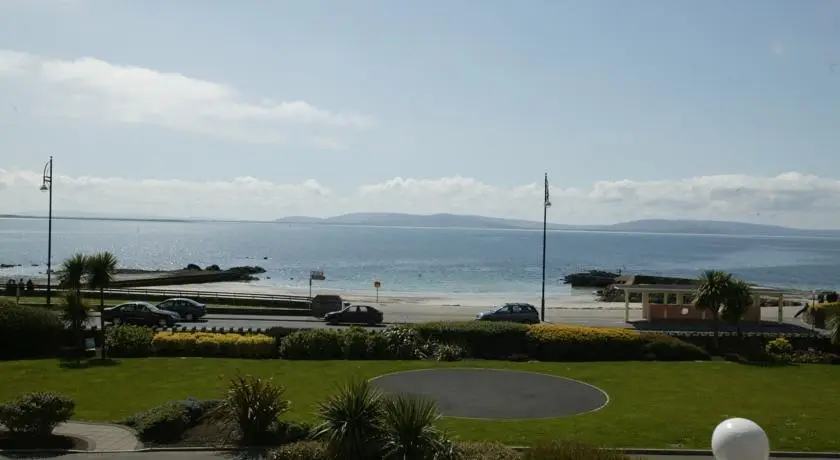 Galway Bay Hotel Conference & Leisure Centre 