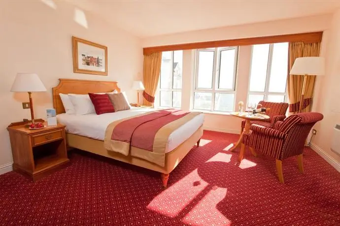 Galway Bay Hotel Conference & Leisure Centre 