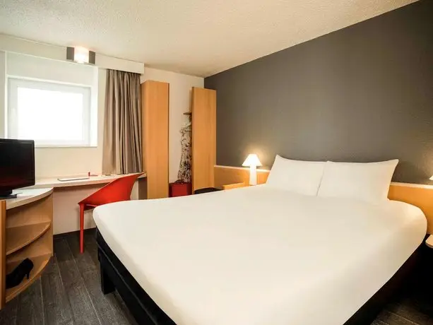 Ibis Orly Chevilly Tram 7 