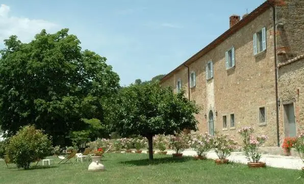 Antico Casale di Montegualandro & Spa 