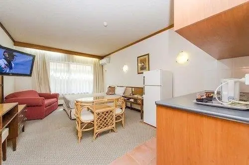 Belconnen Way Hotel & Serviced Apartments 