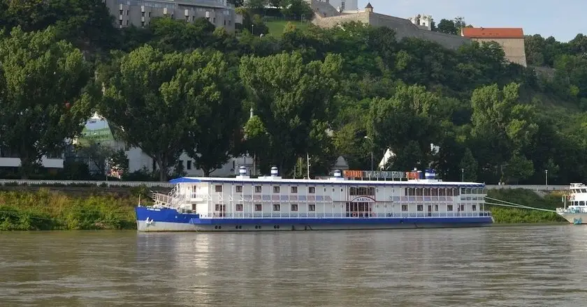 Botel Marina