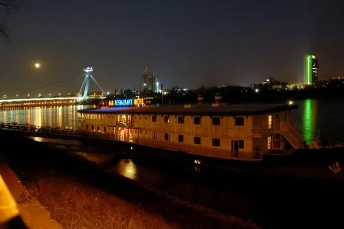 Botel Marina 