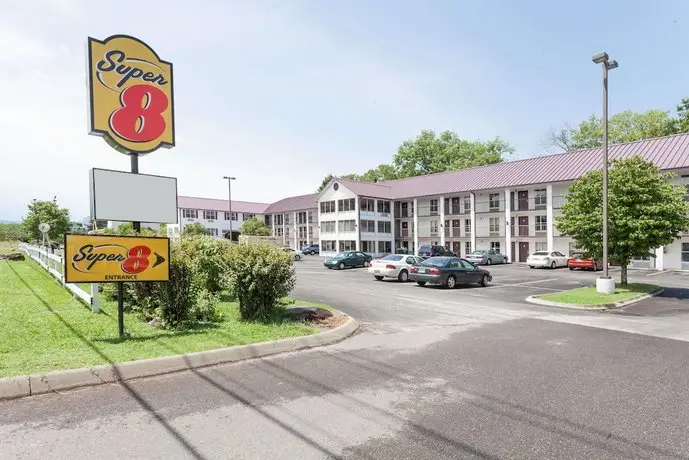 Super 8 by Wyndham Sevierville Riverside