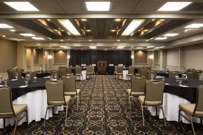 DoubleTree by Hilton Hotel Raleigh - Brownstone - University 