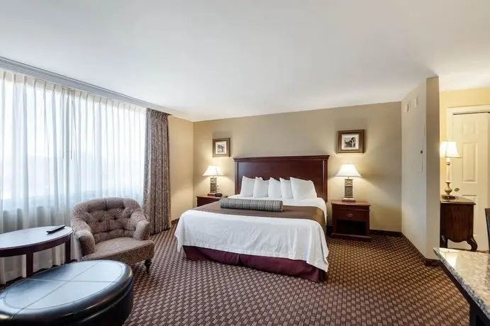 Clarion Collection Hotel Arlington Court Suites 