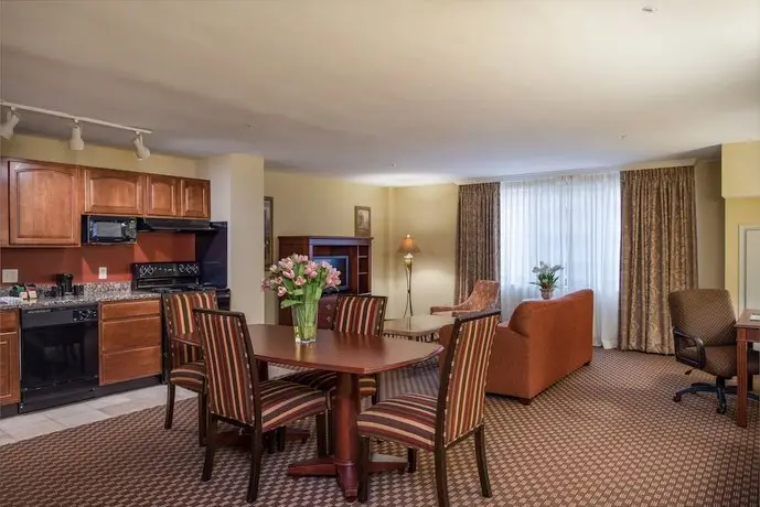 Clarion Collection Hotel Arlington Court Suites 