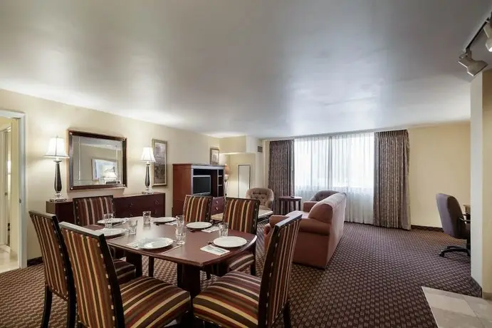 Clarion Collection Hotel Arlington Court Suites 