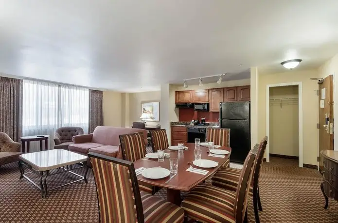 Clarion Collection Hotel Arlington Court Suites 