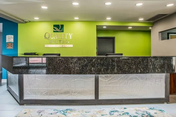 Hotel Quality Suites Downtown Convention Center