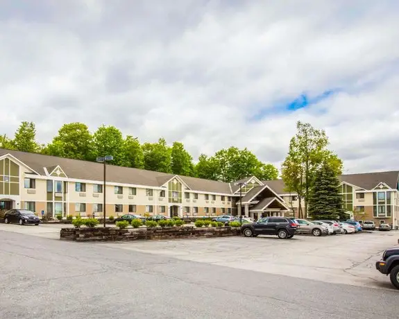 Comfort Inn & Suites at Maplewood