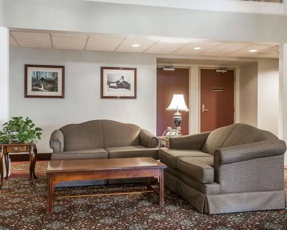 Comfort Inn & Suites at Maplewood