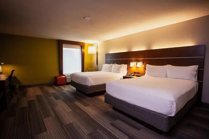 Holiday Inn Express & Suites Atlanta Perimeter Mall Hotel 