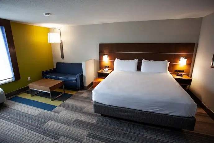 Holiday Inn Express & Suites Atlanta Perimeter Mall Hotel 