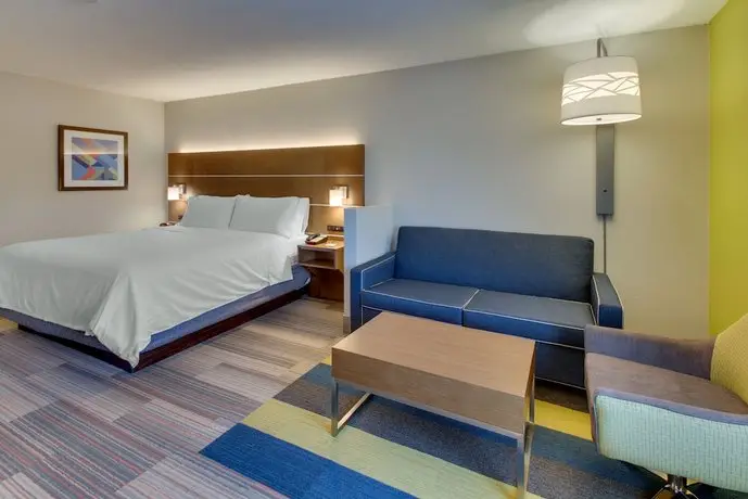 Holiday Inn Express & Suites Atlanta Perimeter Mall Hotel 