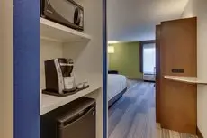 Holiday Inn Express & Suites Atlanta Perimeter Mall Hotel 