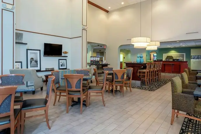 Hampton Inn & Suites - Fort Pierce