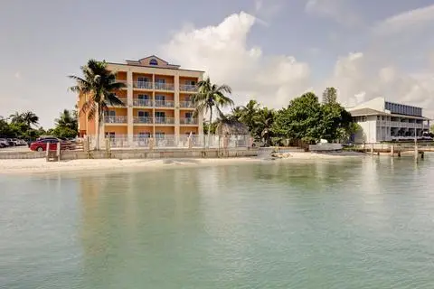 Hutchinson Island Plaza Hotel & Suites