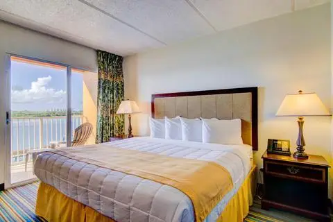 Hutchinson Island Plaza Hotel & Suites 