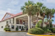 Days Inn by Wyndham Destin 