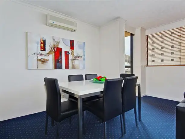 Broadbeach Travel Inn Apartments 