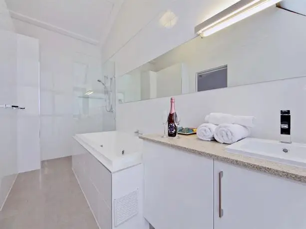 Broadbeach Travel Inn Apartments 