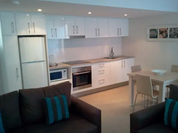 Broadbeach Travel Inn Apartments 