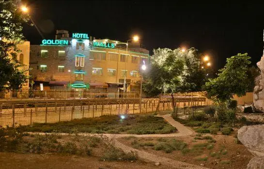 Golden Walls Hotel 