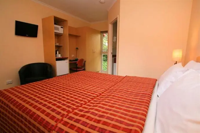 Elphin Motel & Serviced Apartments 