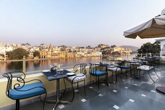 Hotel Sarovar on Lake Pichola 