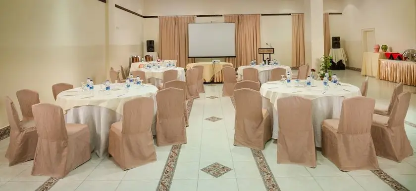 Al Falaj Hotel 