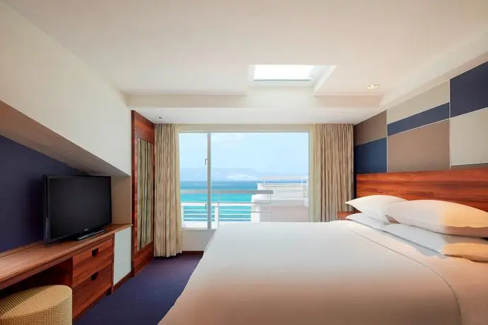 Sheraton Okinawa Sunmarina Resort 