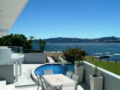 Waimahana Luxury Lakeside Apartments