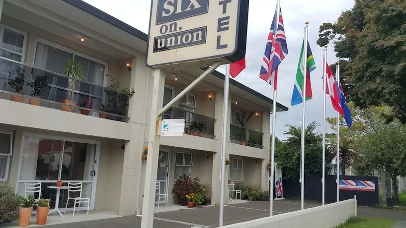 Six On Union Motel 