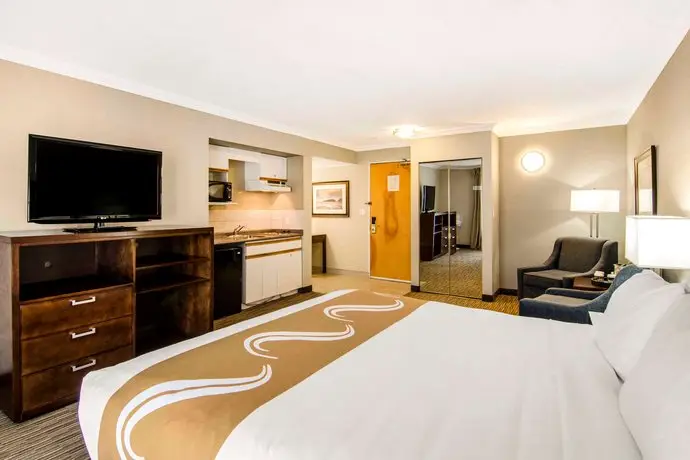 Quality Inn Downtown Inner Harbour 