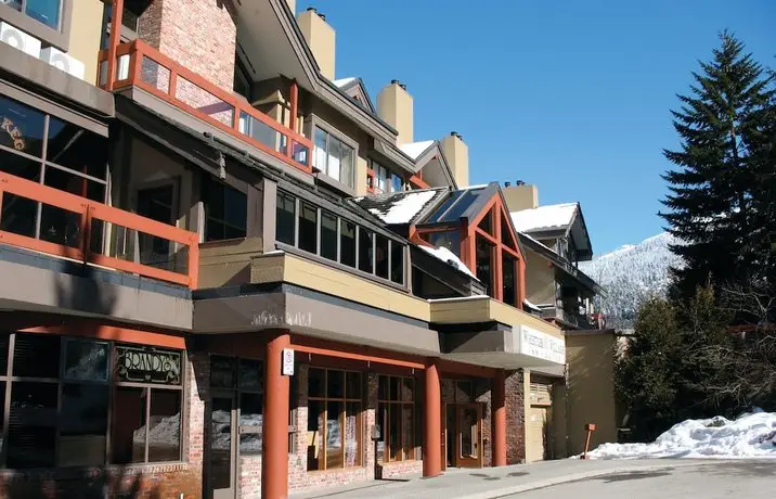 Whistler Village Inn & Suites 