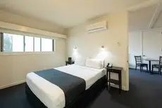 Adelaide Meridien Hotel & Apartments 