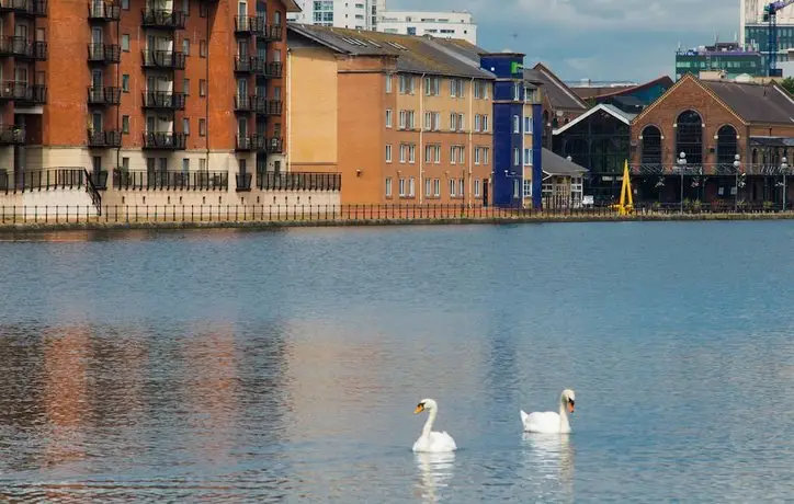 Holiday Inn Express Cardiff Bay 