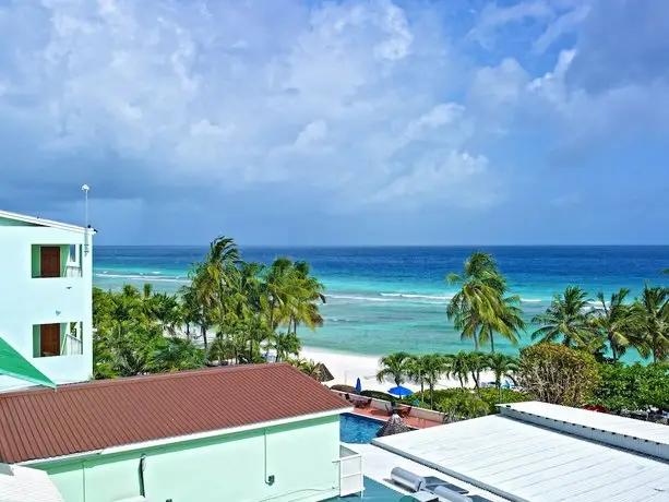 Coconut Court Beach Hotel 