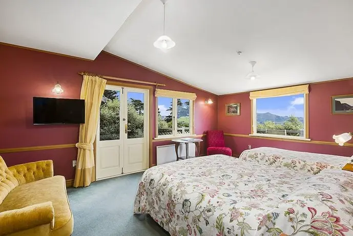 Larnach Lodge & Stable Stay 