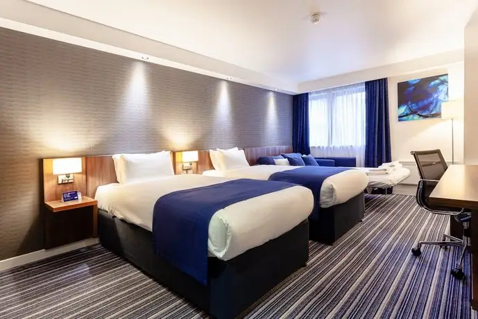 Holiday Inn Express Edinburgh Airport 